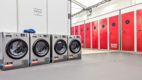 Waschmaschinen im Flüchtlingszentrum Berlin Tegel